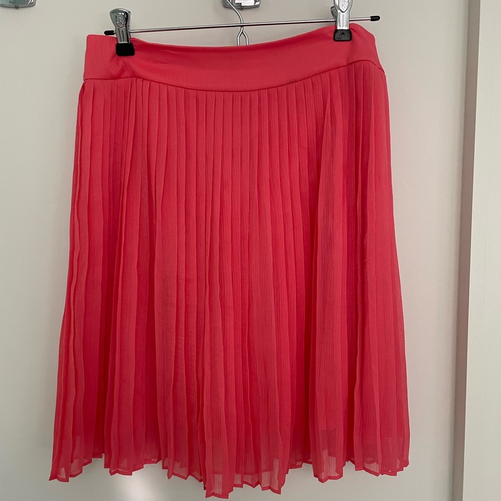 Pleated coral Alice & Olivia skirt